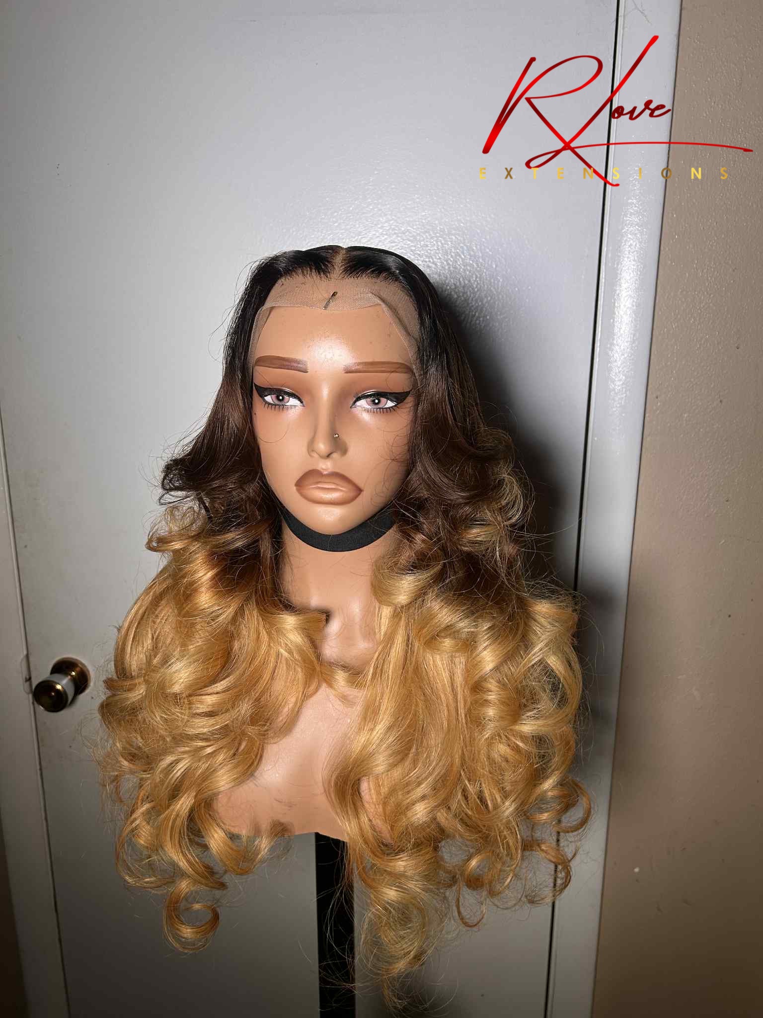 28” Ombré Middle Part Frontal Ready-To-Wear Wig