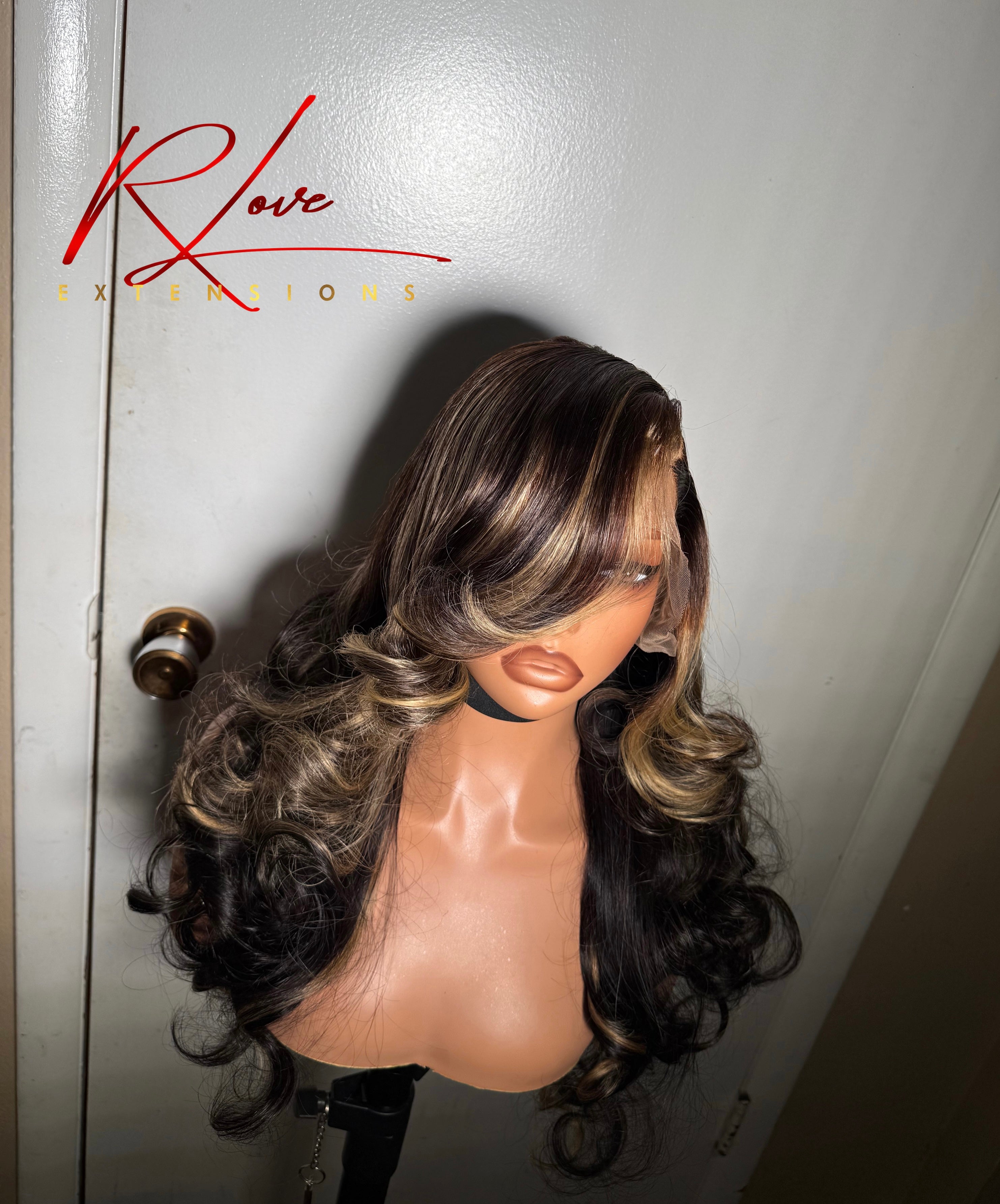 28” Highlight Streaks Frontal Ready-to-Wear Wig