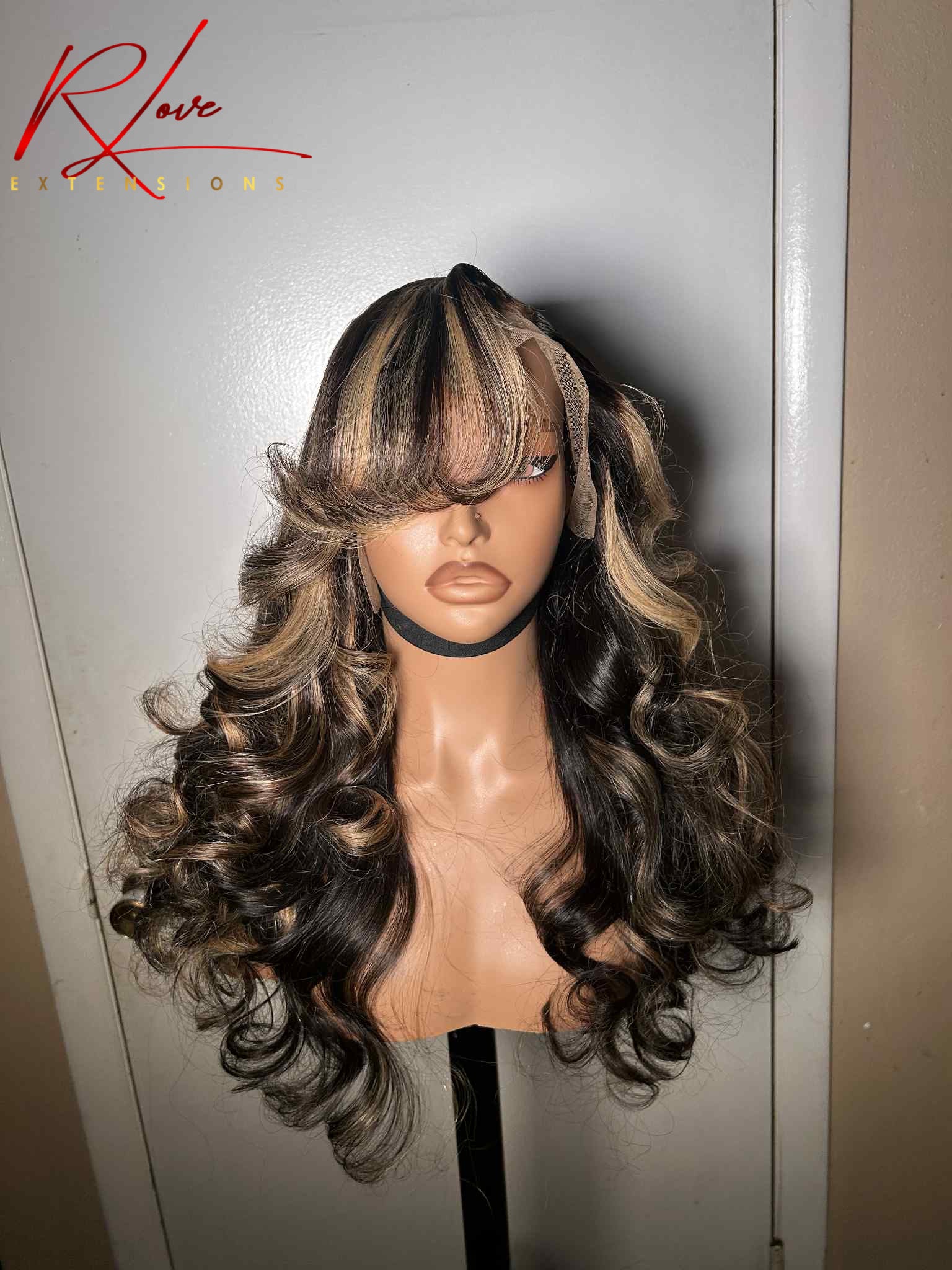 28” Highlight Streaks Frontal Ready-to-Wear Wig