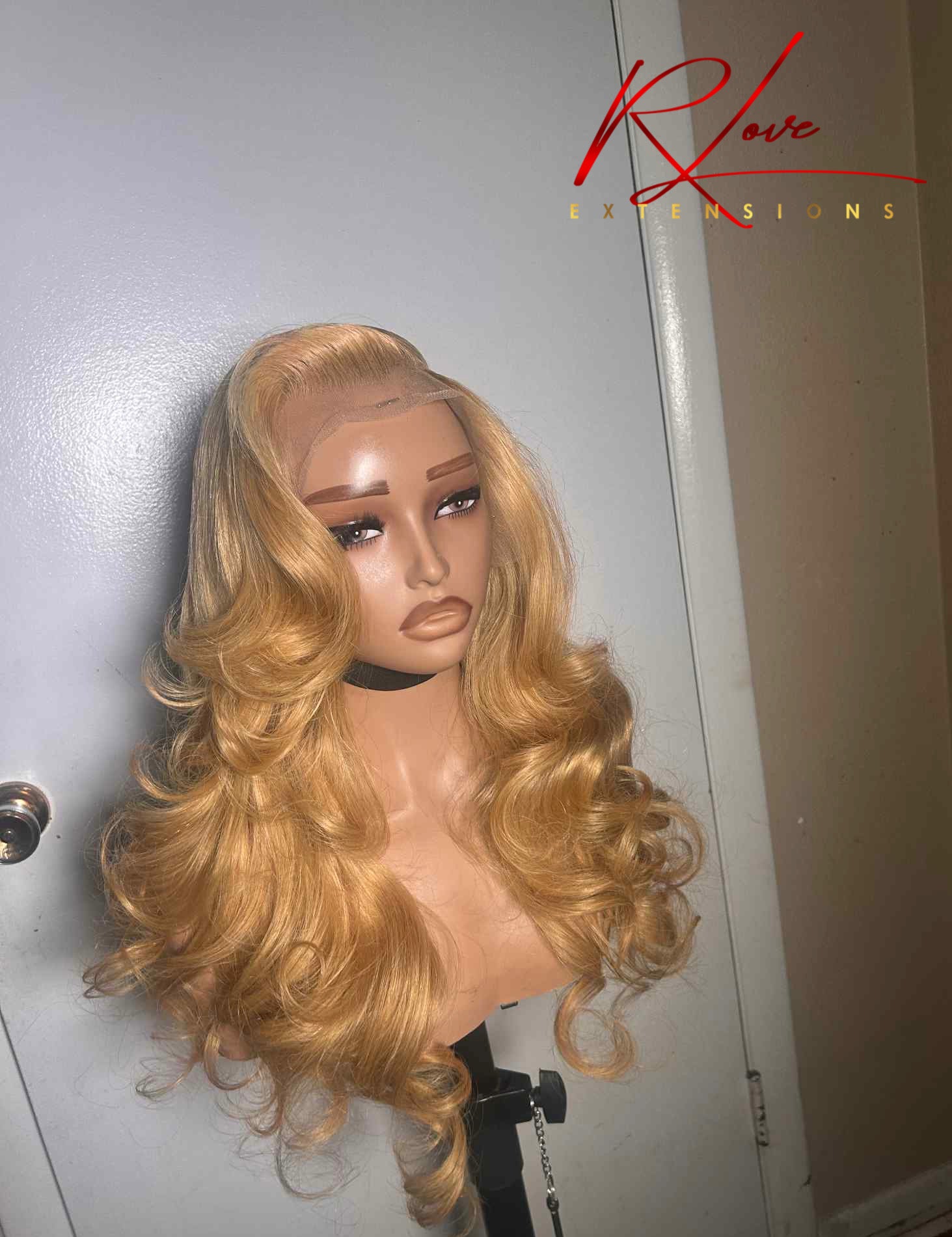 28” Honey Blonde Frontal Ready-To-Wear Wig