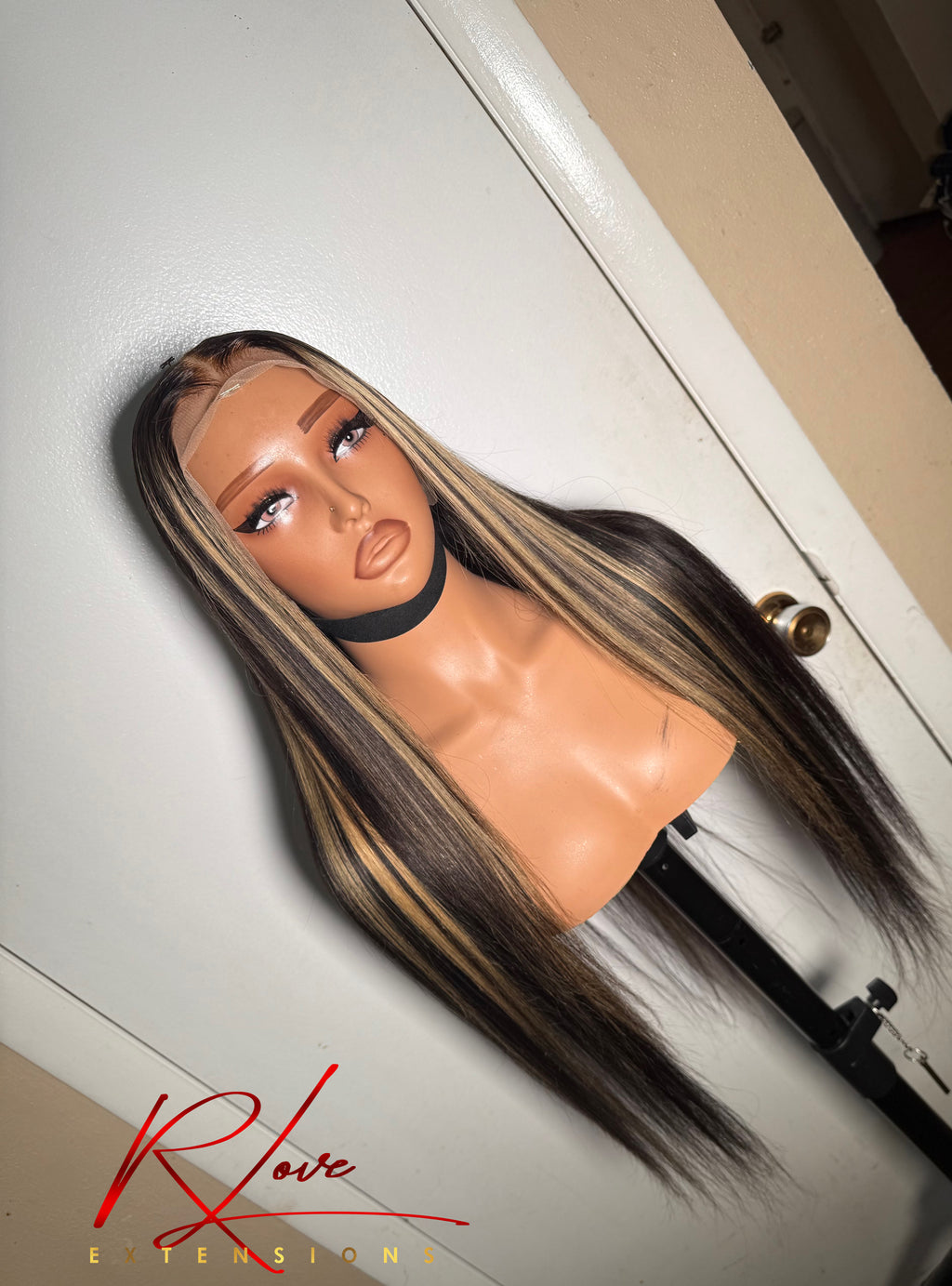 28” Straight Highlight Streaks Frontal Ready-to-Wear Wig