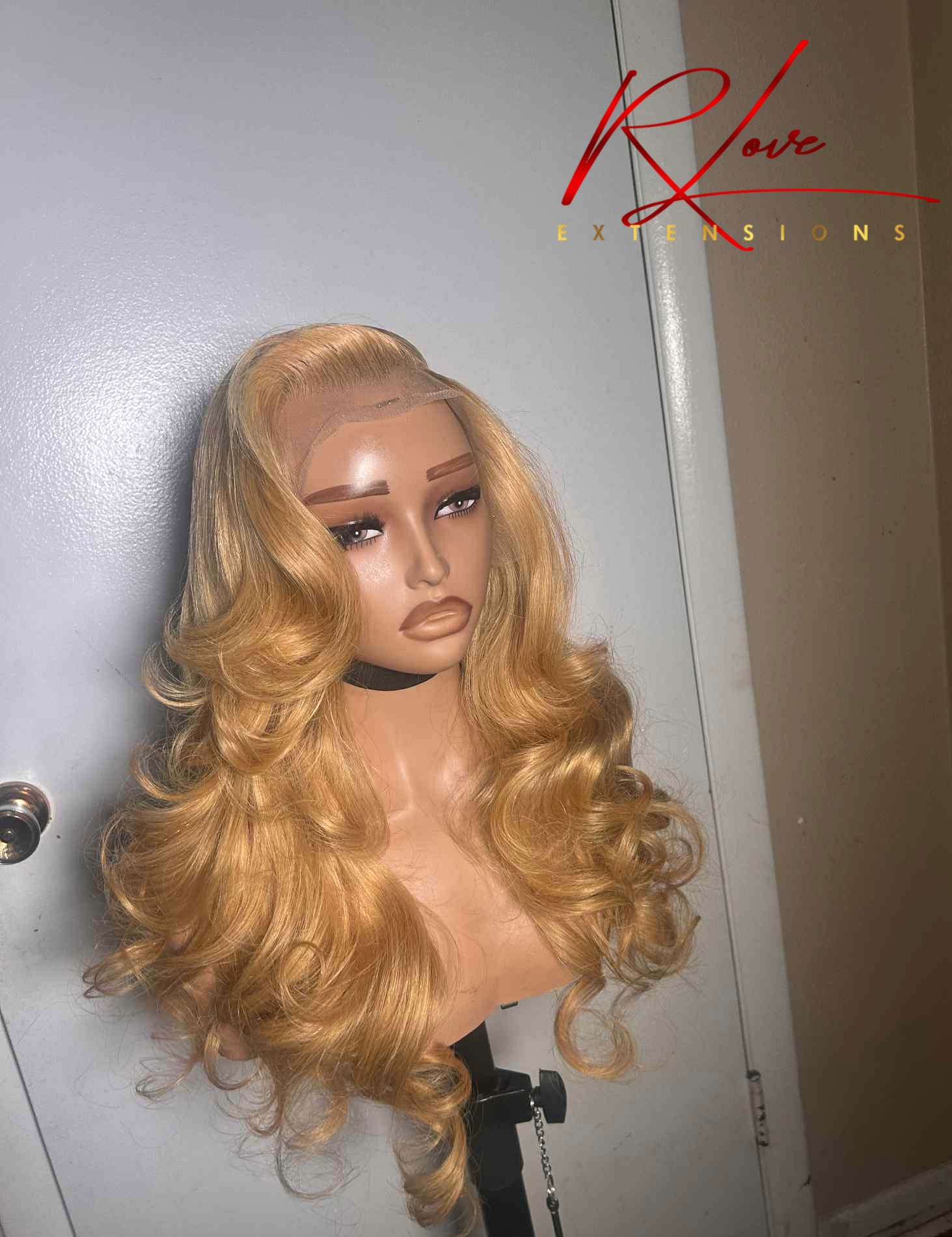 28” Honey Blonde Frontal Ready-To-Wear Wig