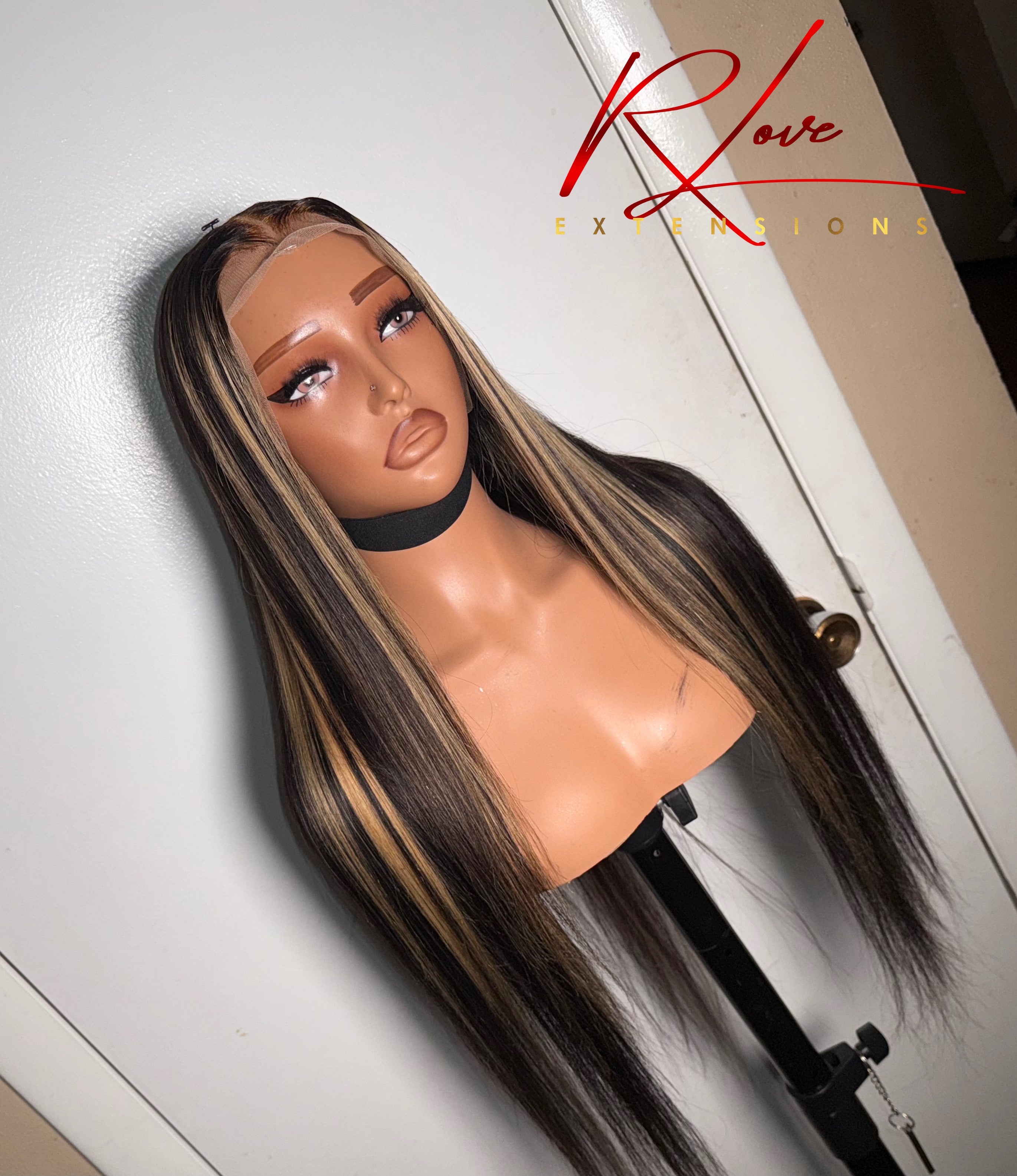 28” Straight Highlight Streaks Frontal Ready-to-Wear Wig