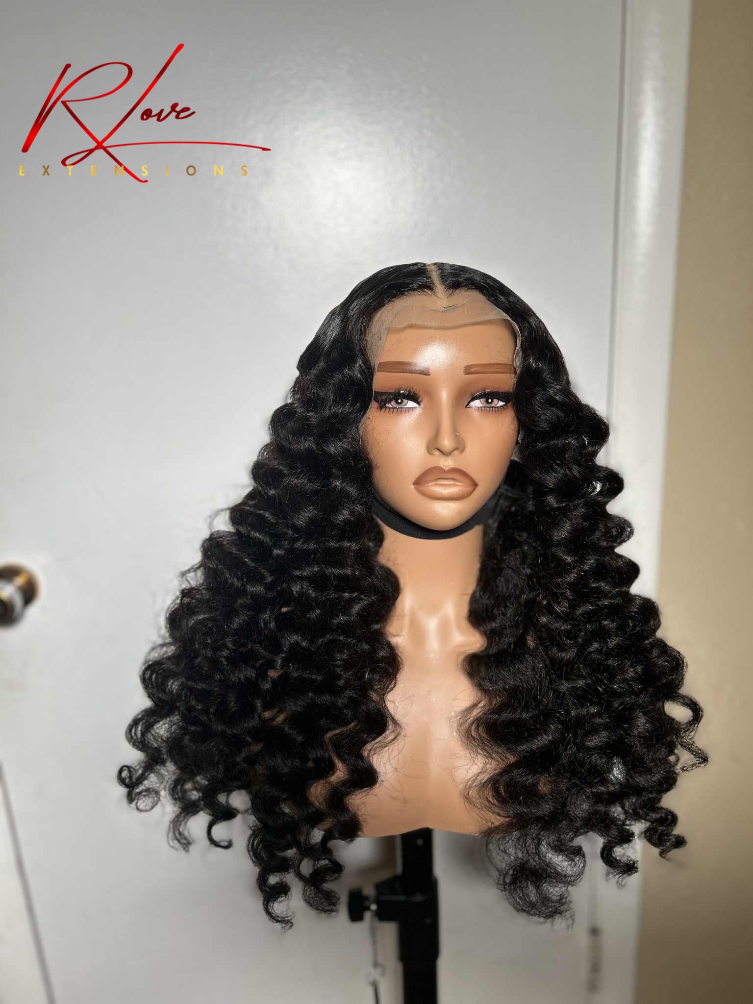 28” 1b Wand Curled Middle Part Ready-To-Wear Wig