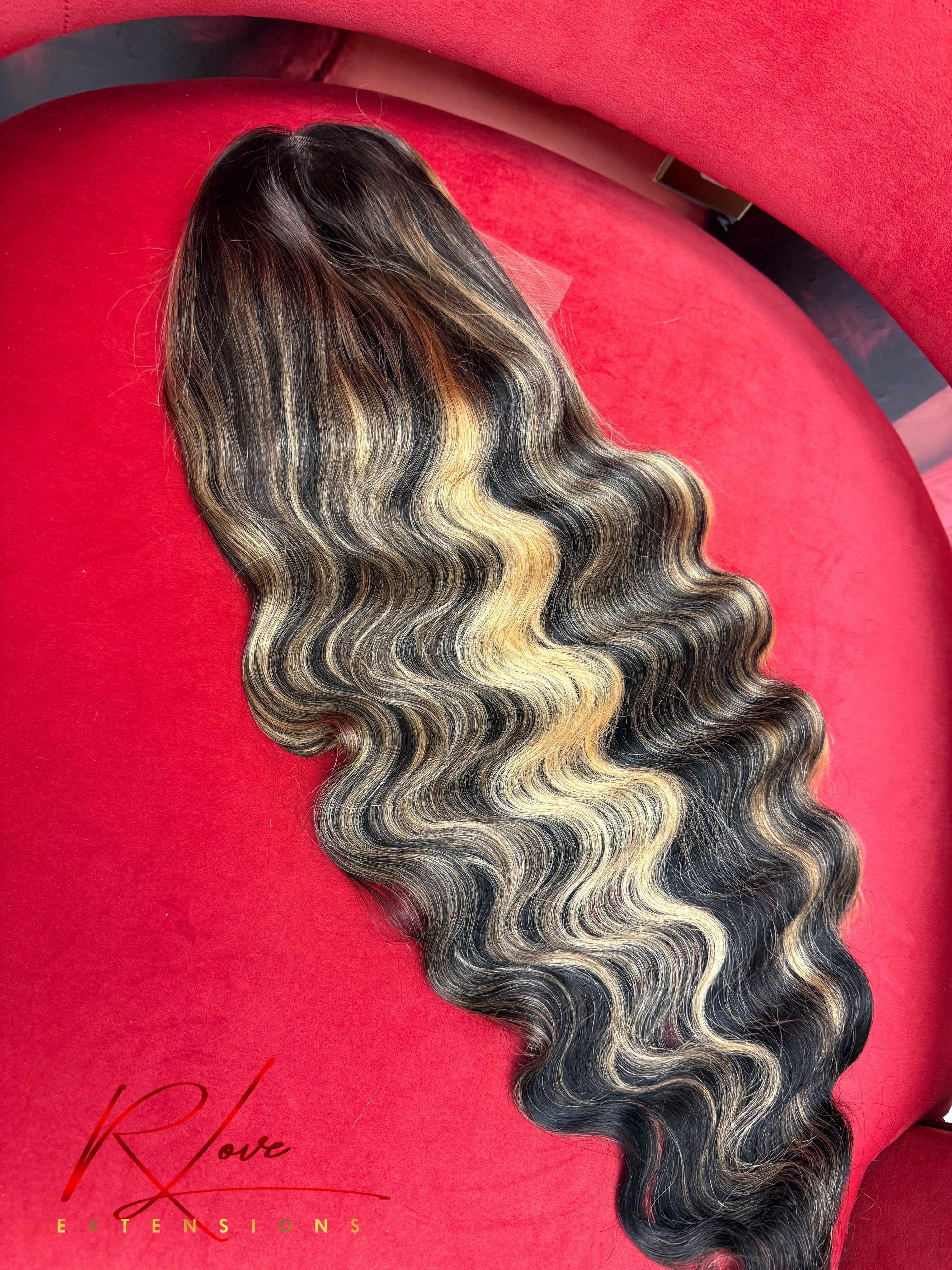 28” Highlight Streaks Frontal Wig