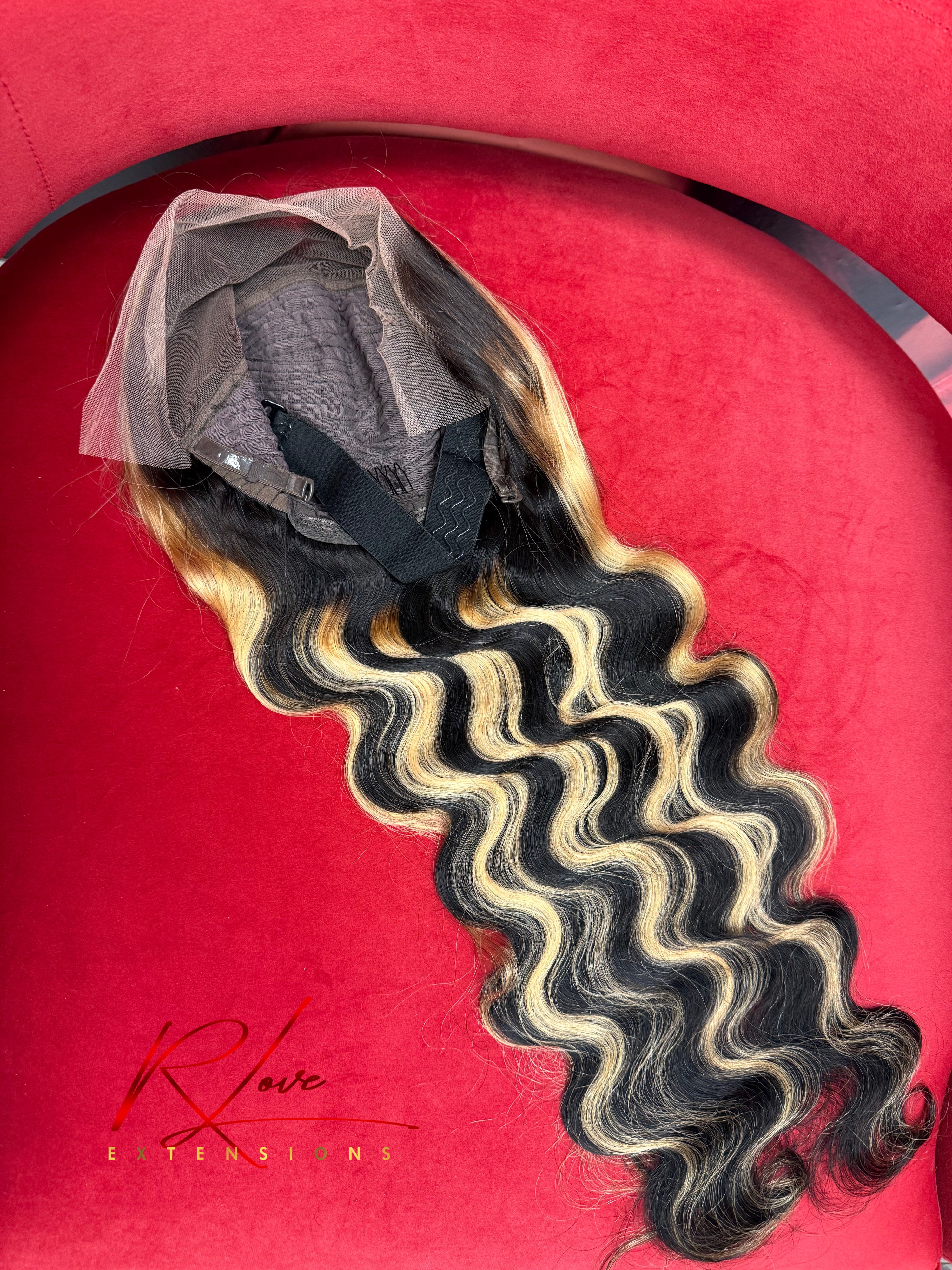 28” Highlight Streaks Frontal Wig