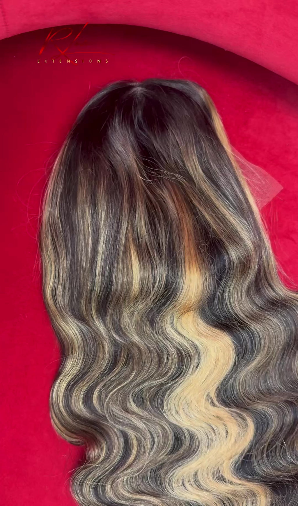 28” Highlight Streaks Frontal Wig