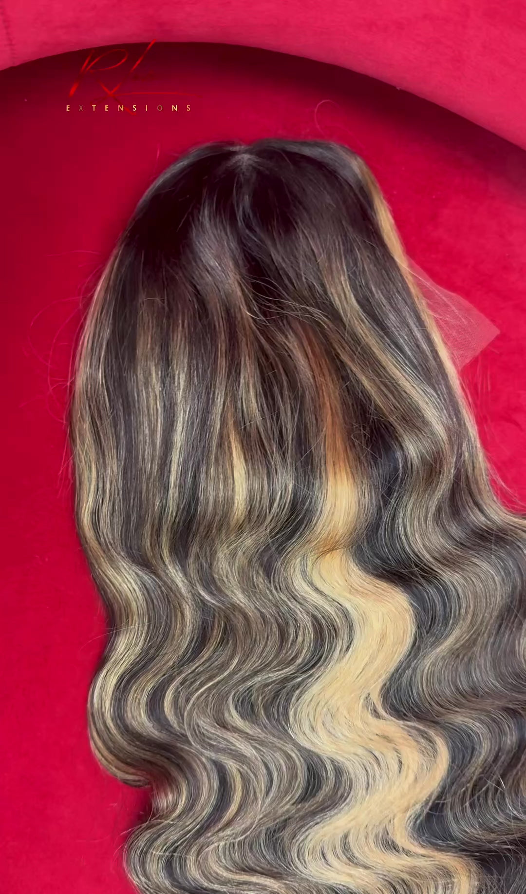 28” Highlight Streaks Frontal Wig
