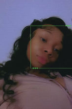 Load and play video in Gallery viewer, 28” Loose Deep Wave Frontal Wig
