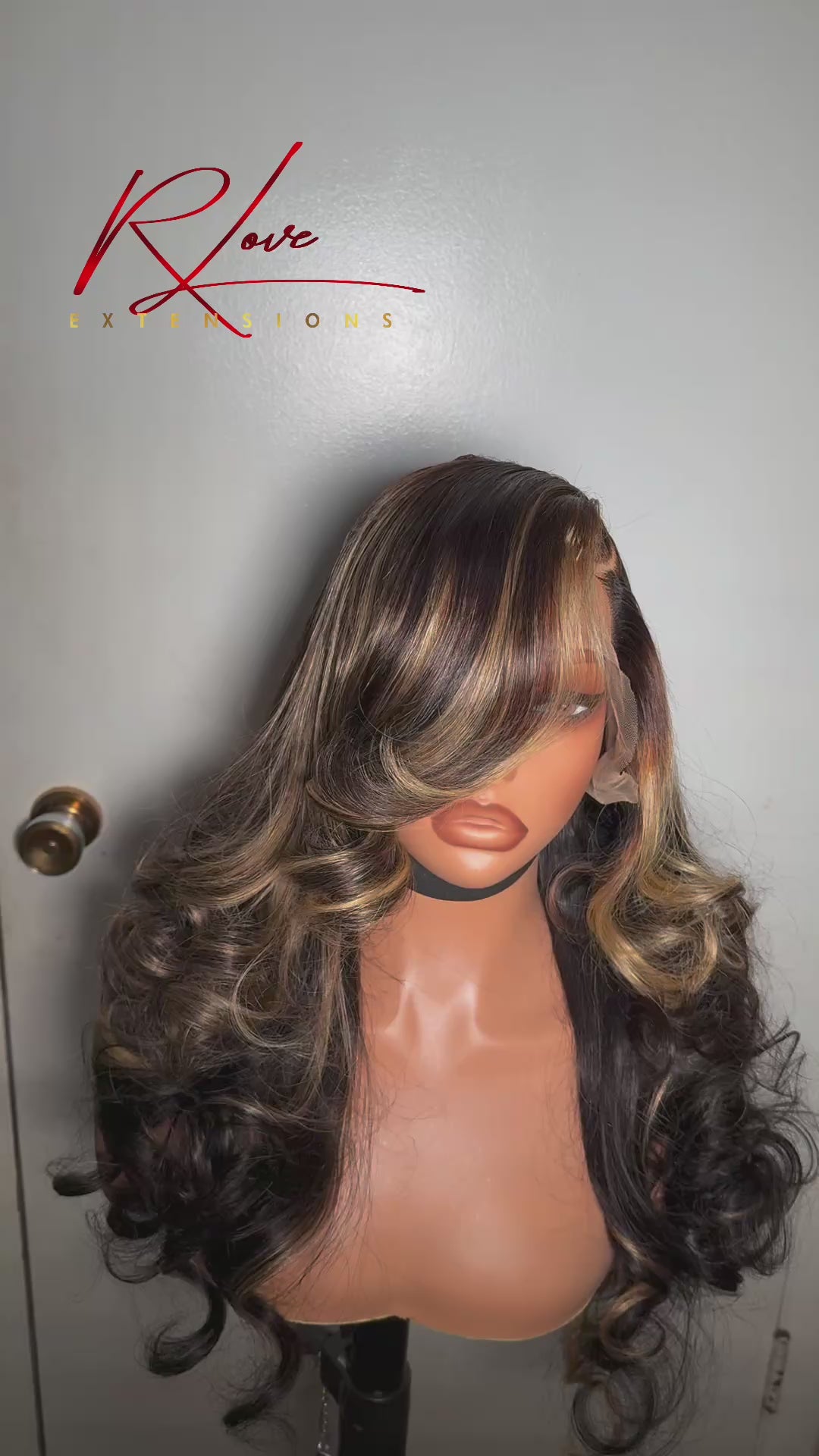 28” Highlight Streaks Frontal Ready-to-Wear Wig